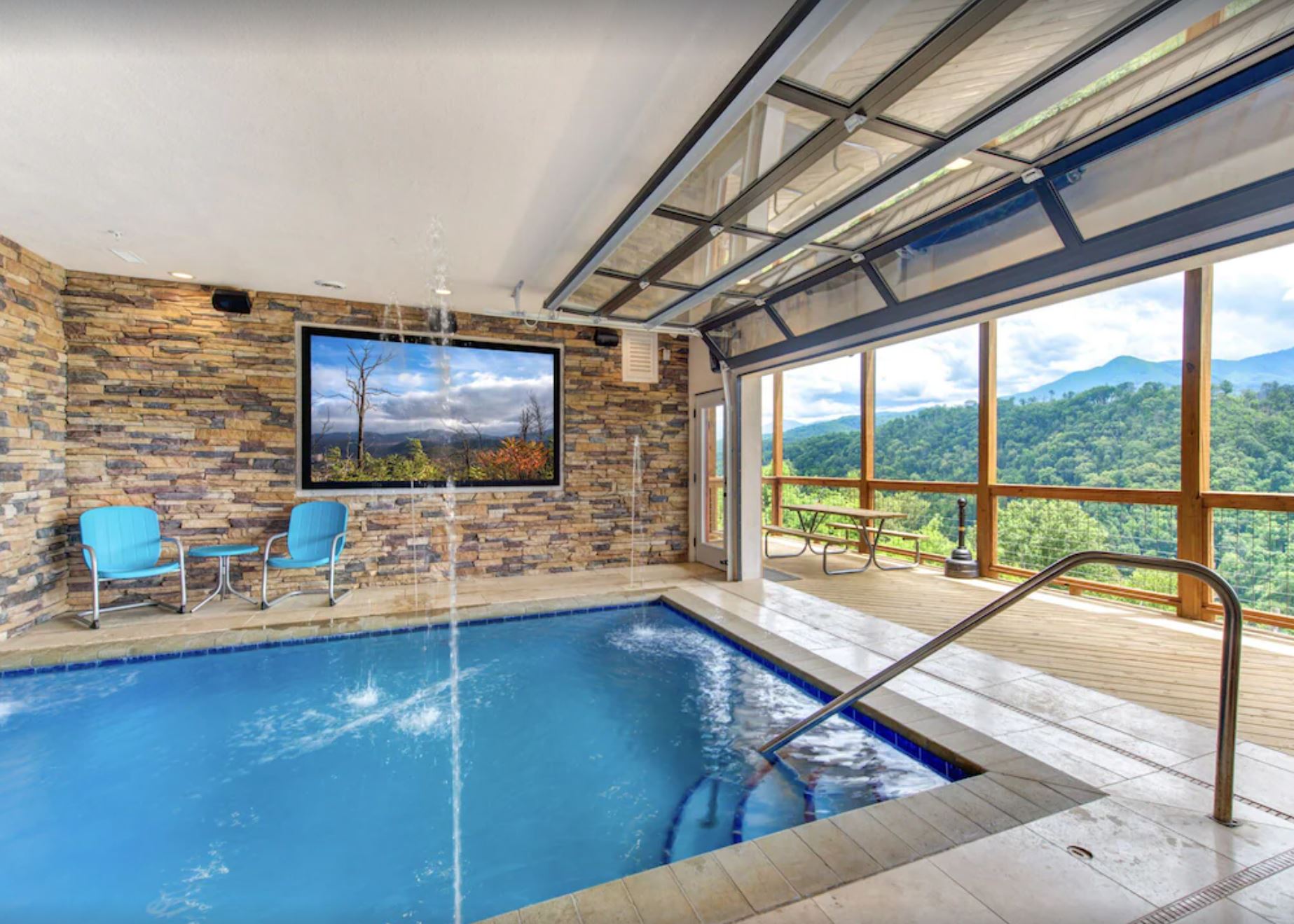 Splashtastic View Lodge, 7 Bedroom, Private Indoor Pool, Theater, Sleeps 2