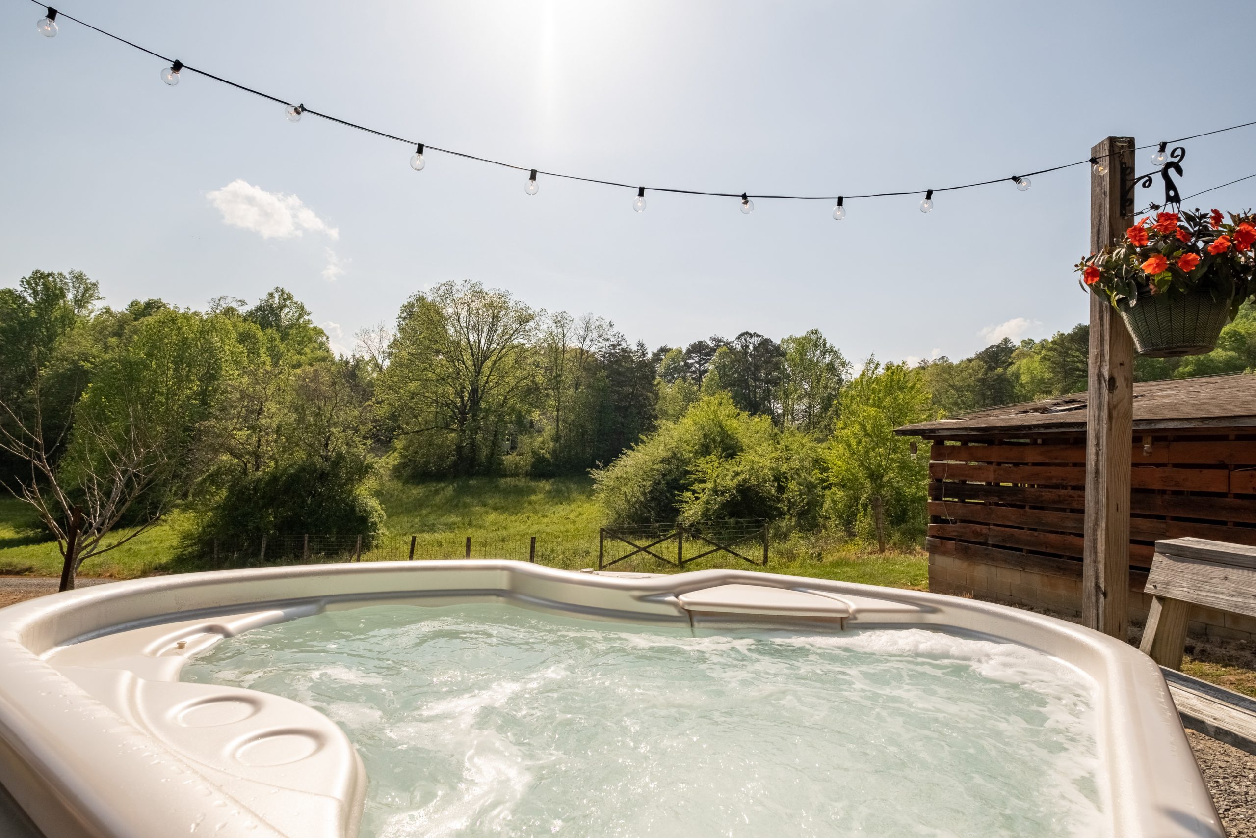 Tiny House - Hot tub, Waterfall & Farm View