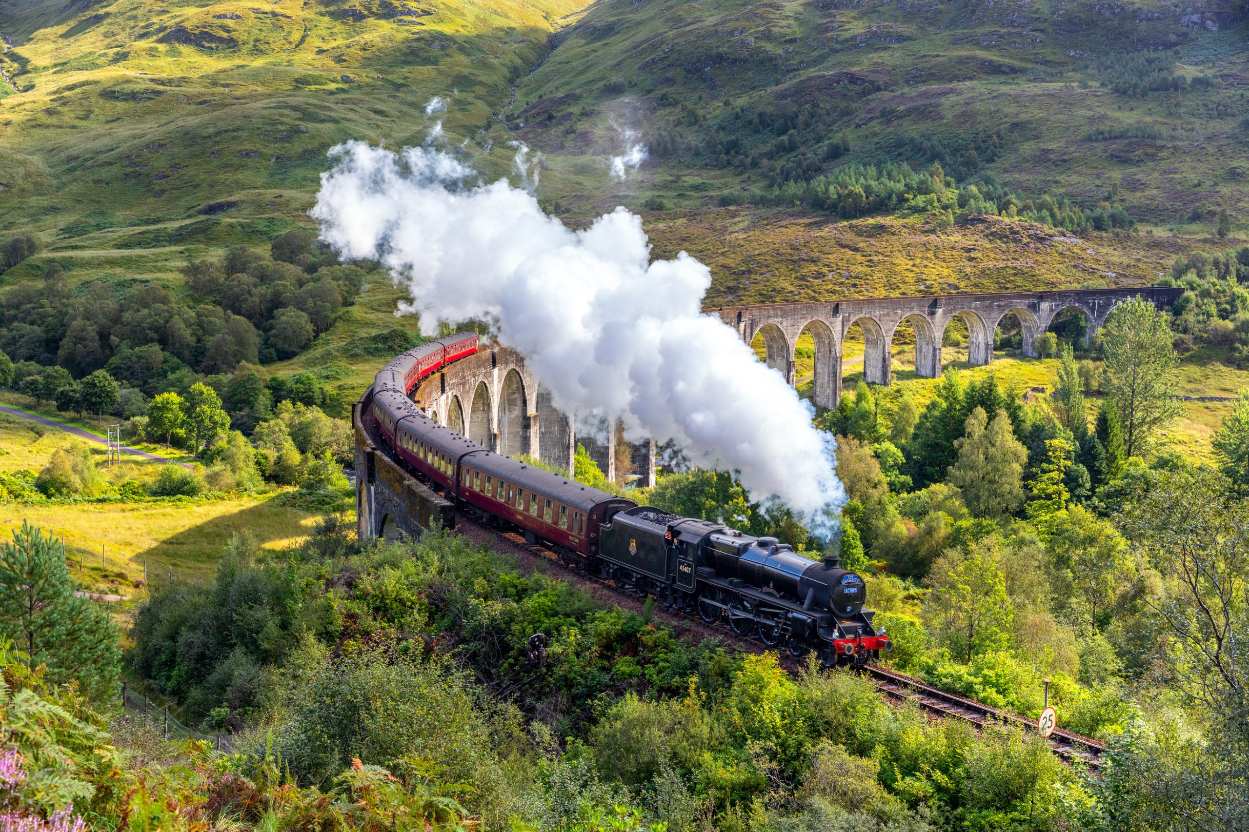 famous Jacobite steam train featured in Harry Potter