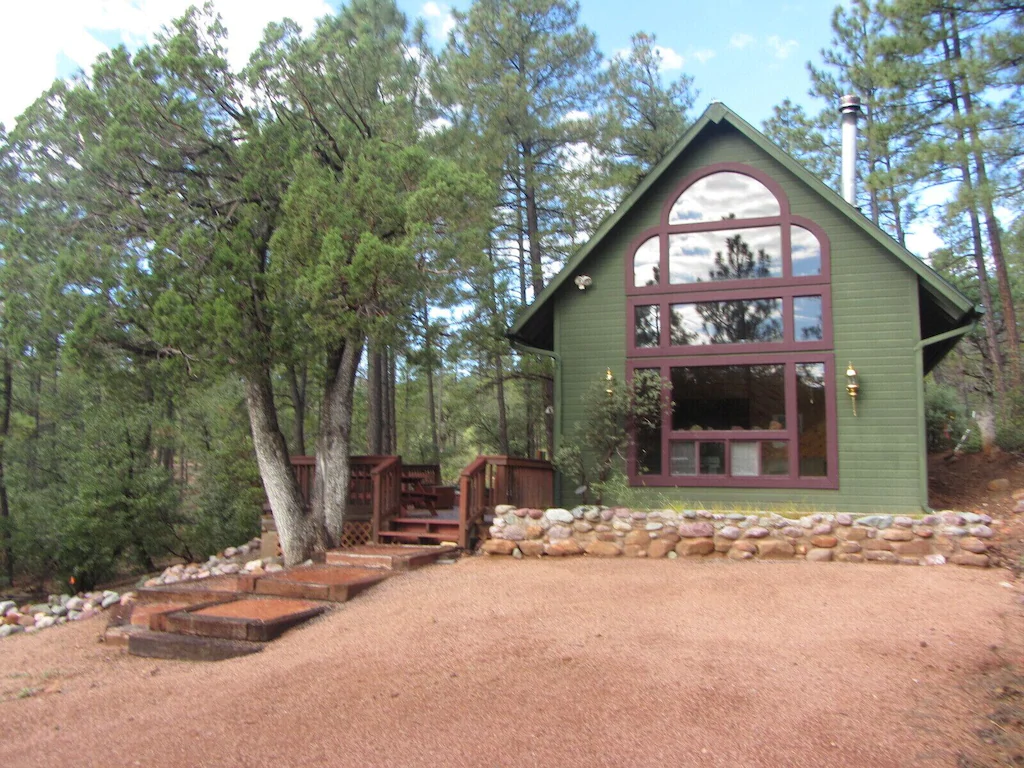 Beautiful views of the Mogollon Rim and national forest 