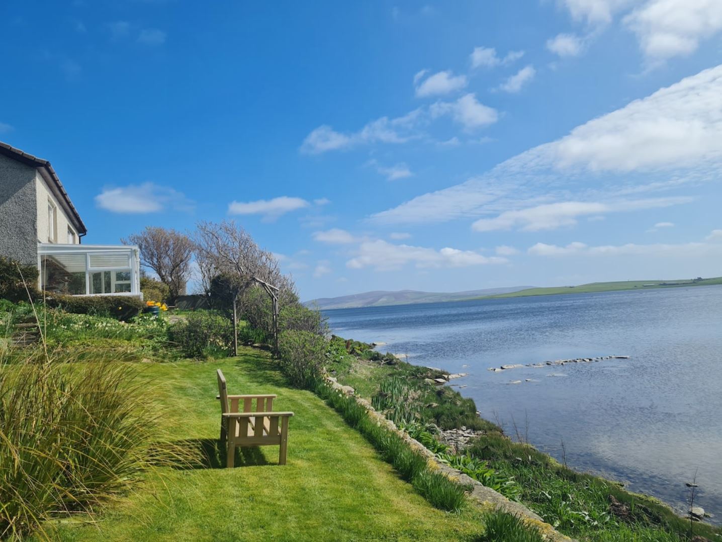 Lochside Bungalow, Spectacular Views and Wildlife - Orkney