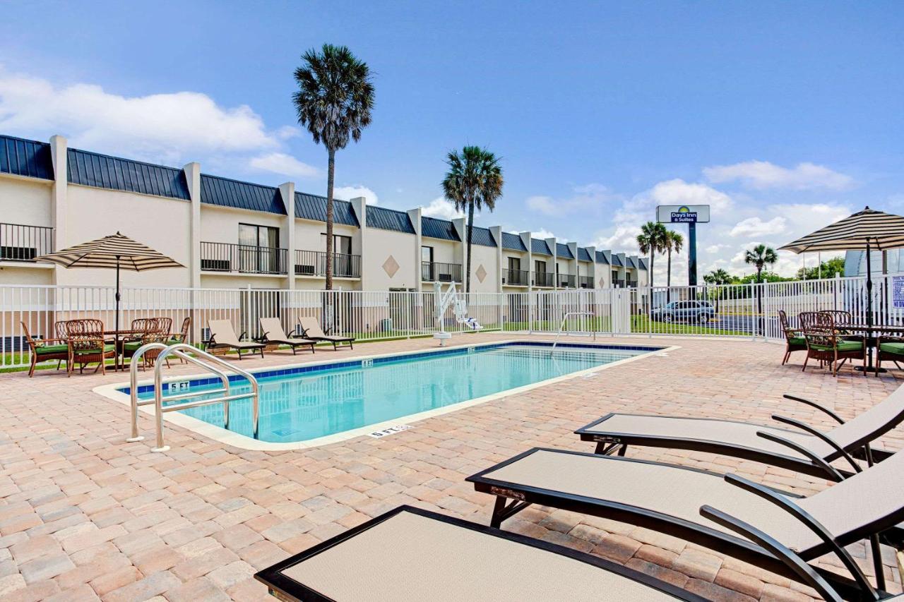 Days Inn & Suites by Wyndham Tampa near Ybor City