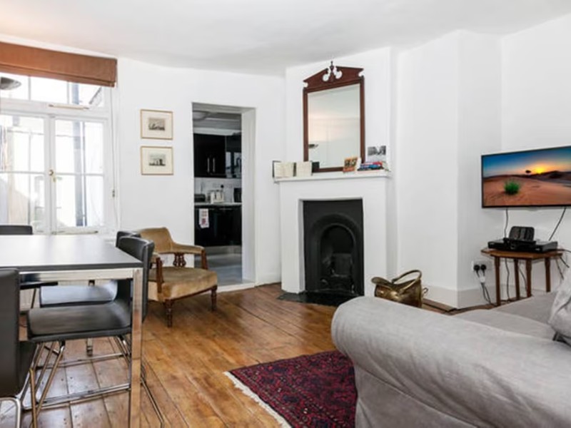 Two-Bedroom Apartment in Historic Soho House, Central London 