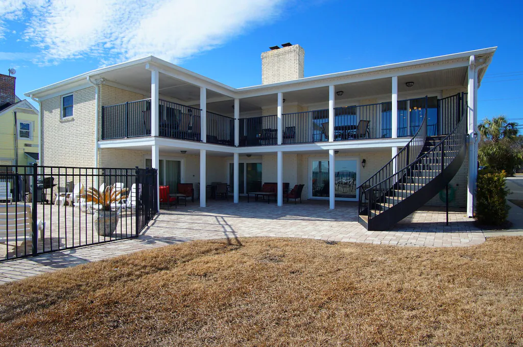 7-Bedroom Oceanfront House with Private Pool on Golden Mile