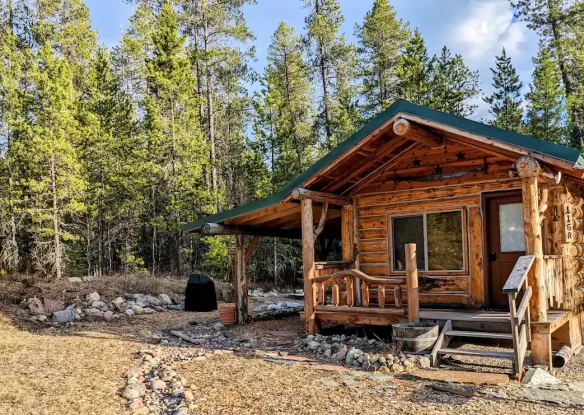 exterior of rustic cabin rental