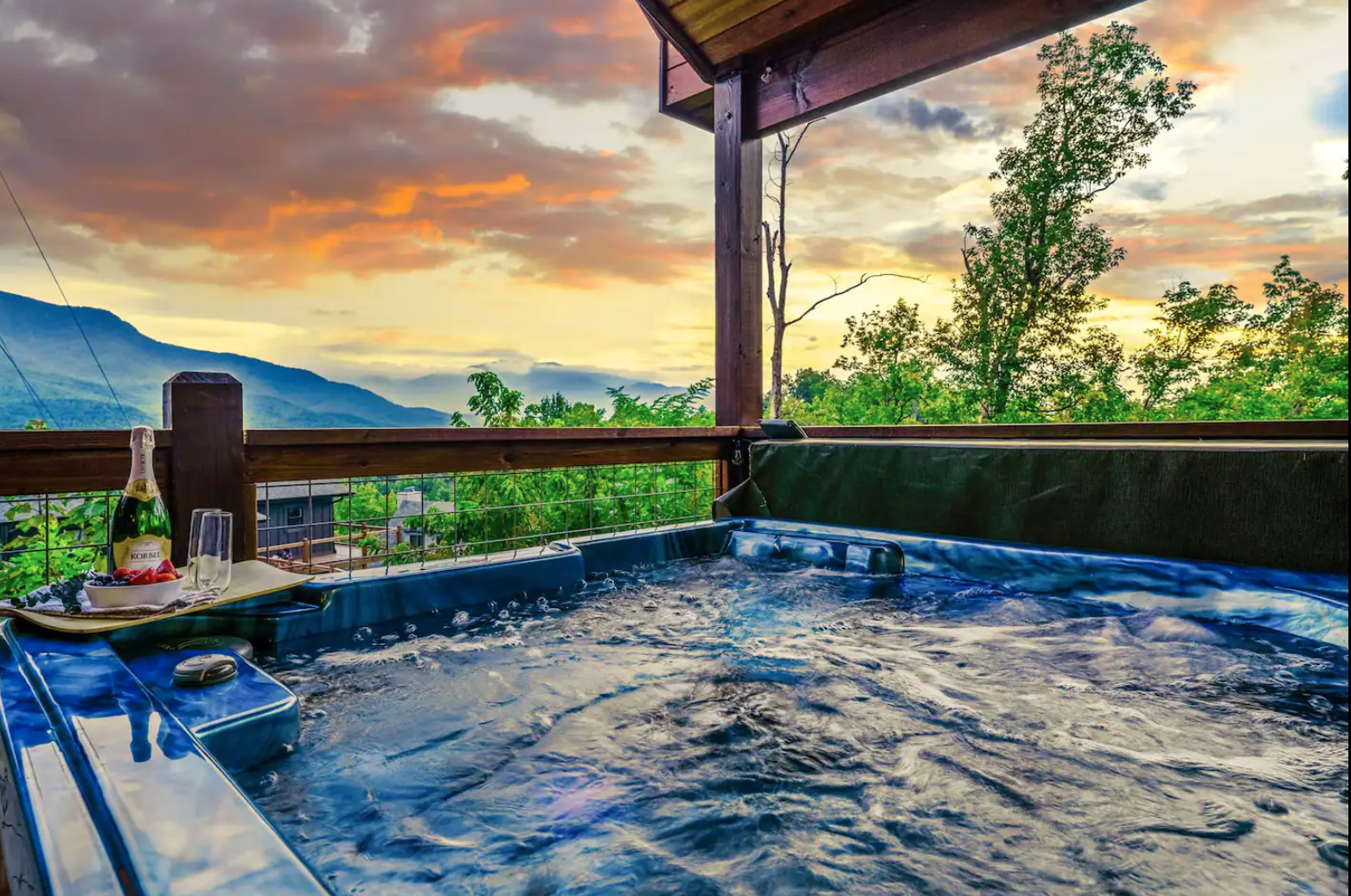 Amazing Views Theater Air Hockey Hot Tub, Gatlinburg, Tennessee