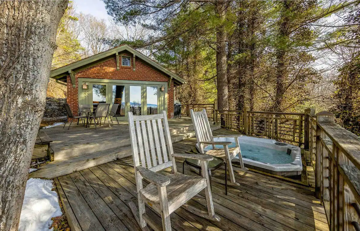 Bittersweet Cottage, Mountain & City Views