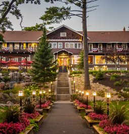 entrance to Grand View Lodge