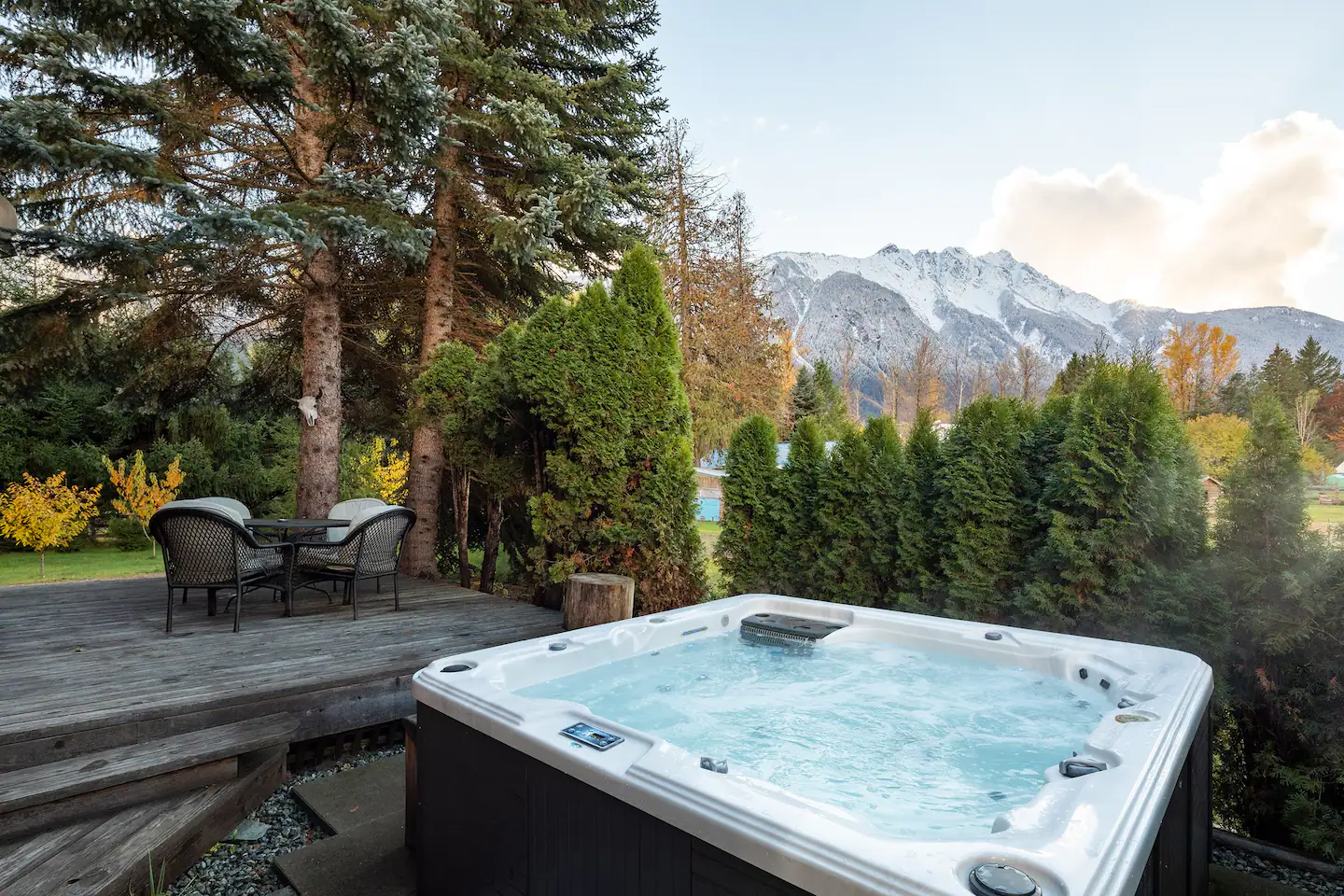 3 Cedars Cabin with Private Hot Tub - Mount Currie