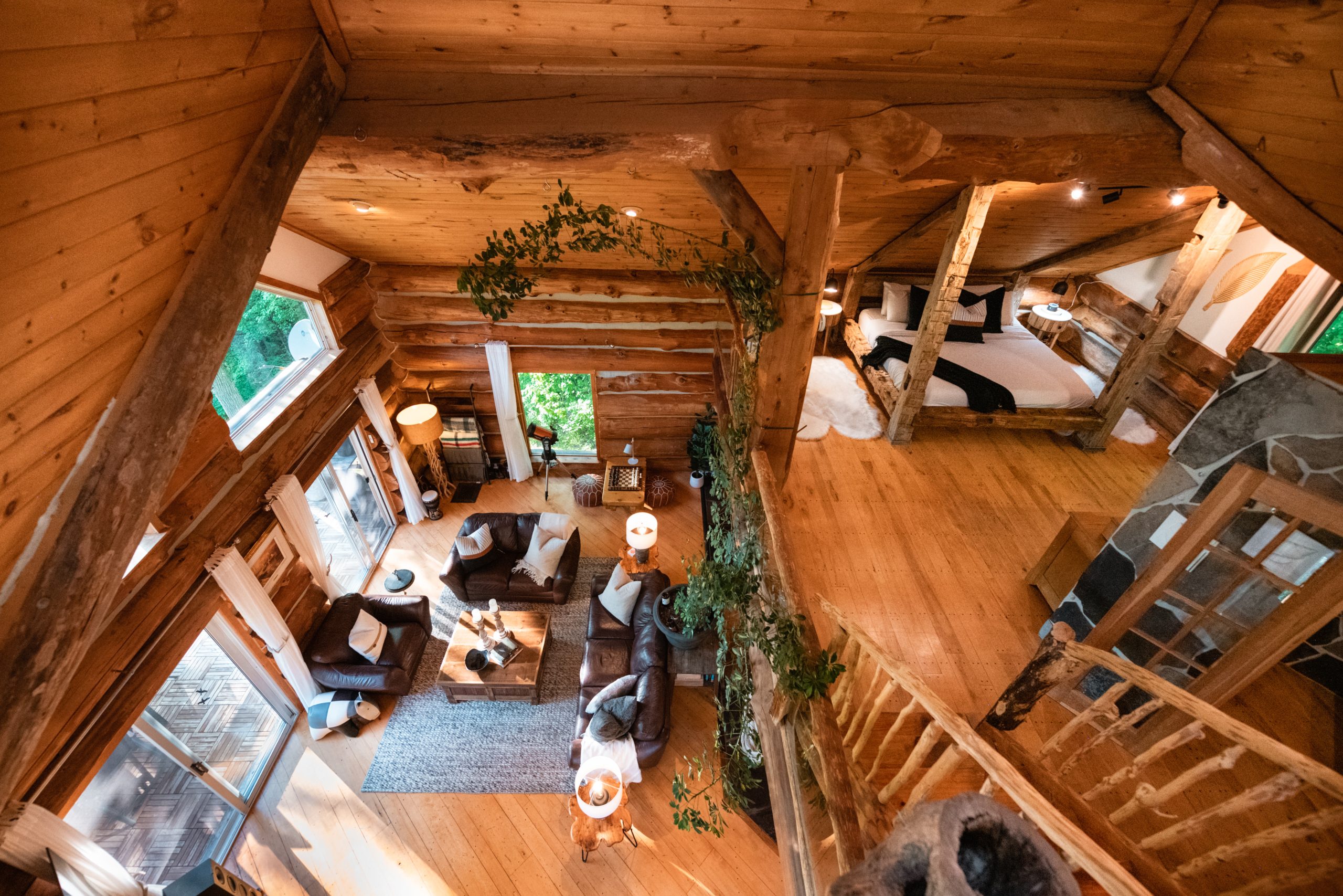 Private Treehouse in the Woods w/ Hot Tub