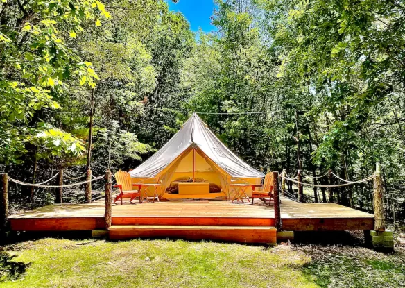 Glamping tent on platform